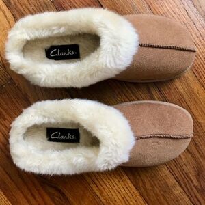 Clarks Women’s Slippers Size 7